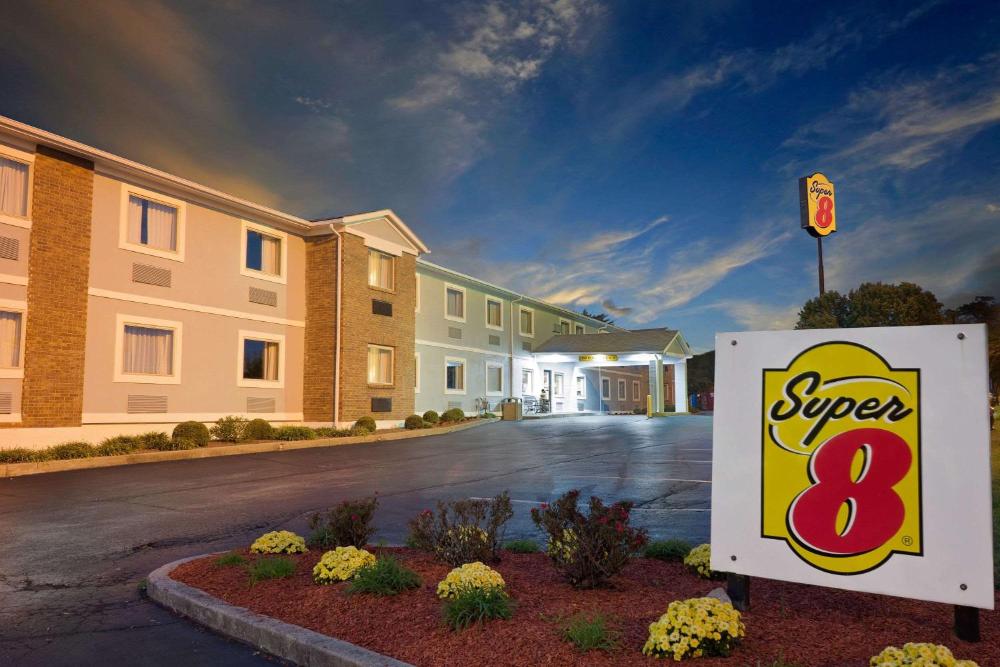 Super 8 by Wyndham Lexington Hamburg Area